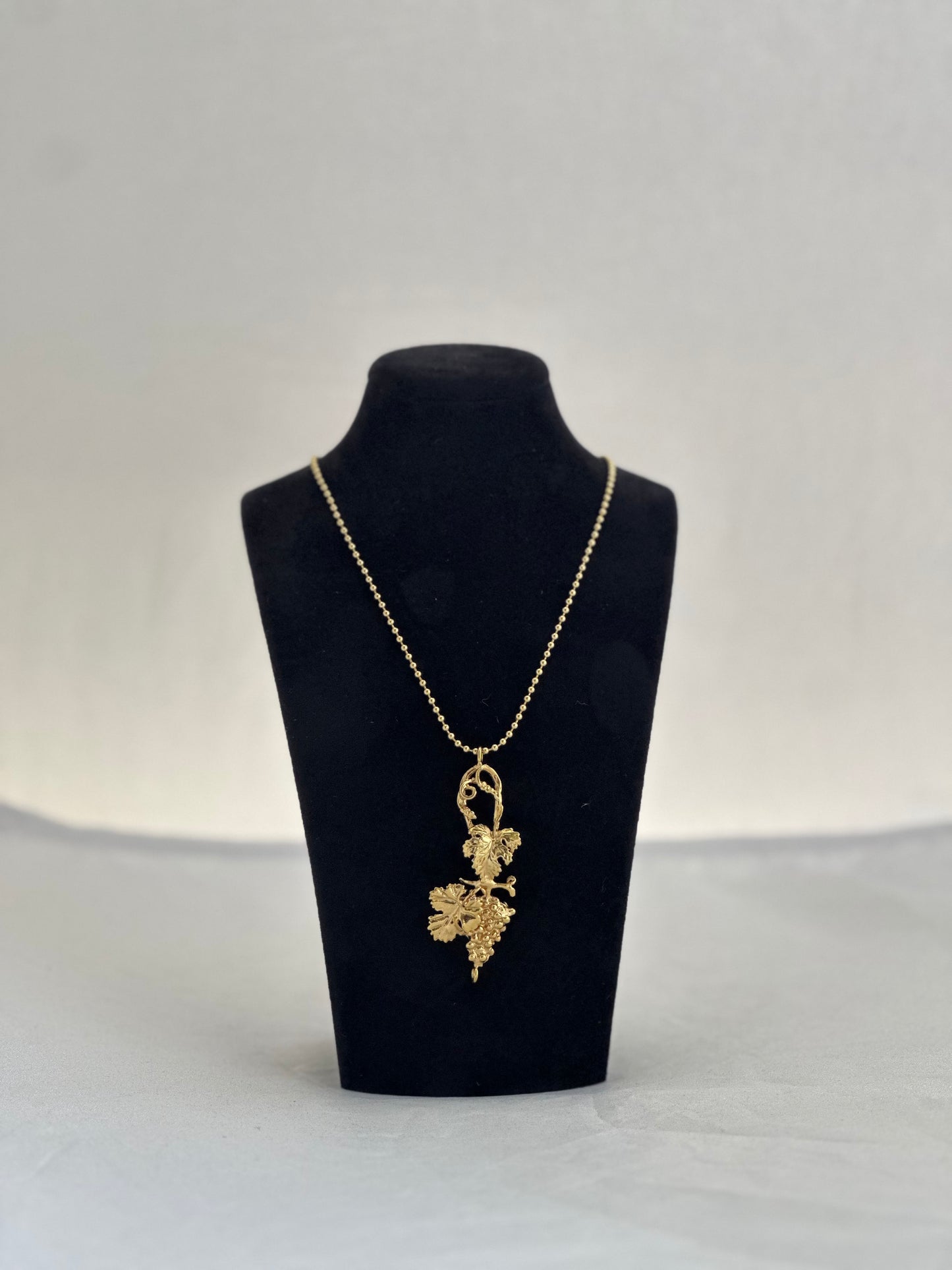 Collana "Grappolo d’Uva" – Manifattura Artigianale Esclusiva